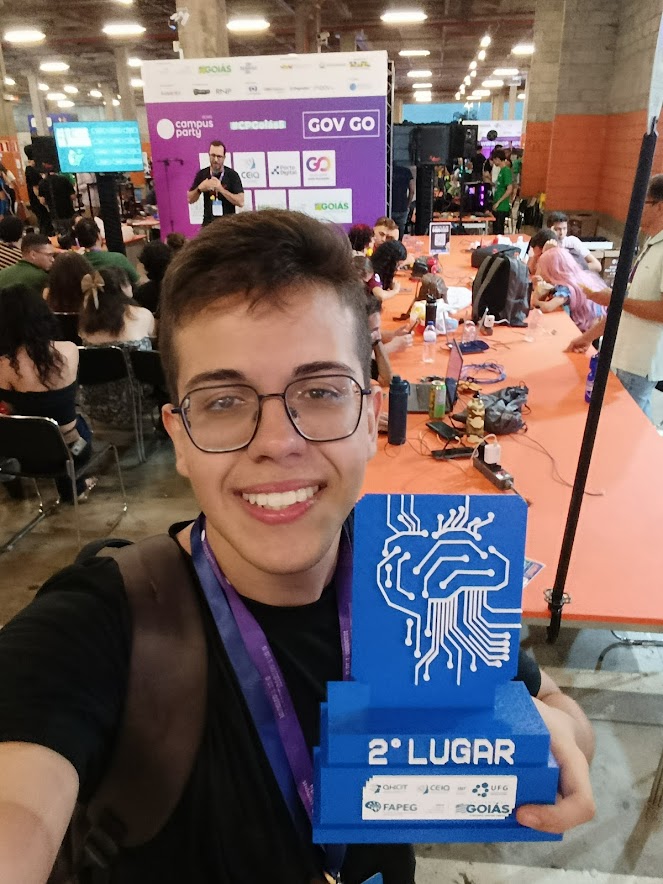 Igor ganhando premio