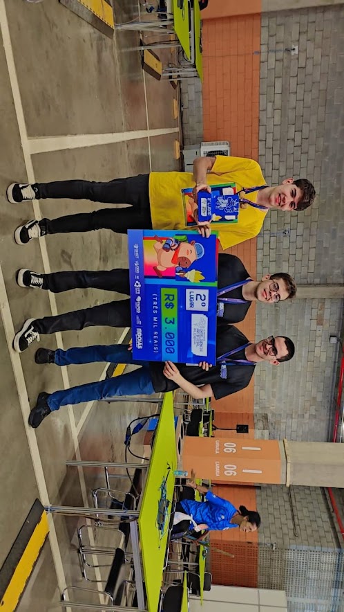 Igor recebendo premiação na Olimpíada de IA